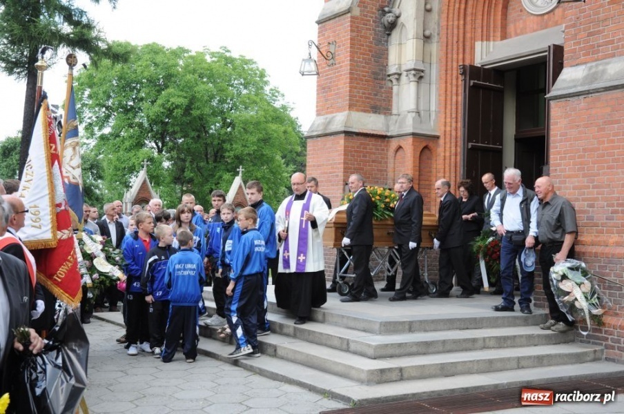 Zdjęcie w galerii na portalu naszraciborz.pl: Dziś pożegnano śp. Piotra Starzyńskiego wiadomości z regionu
