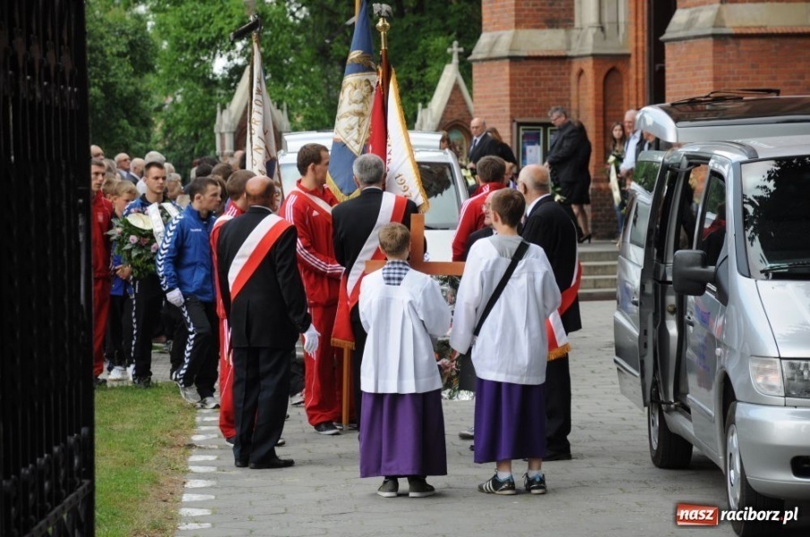 Zdjęcie w galerii na portalu naszraciborz.pl: Dziś pożegnano śp. Piotra Starzyńskiego wiadomości z regionu