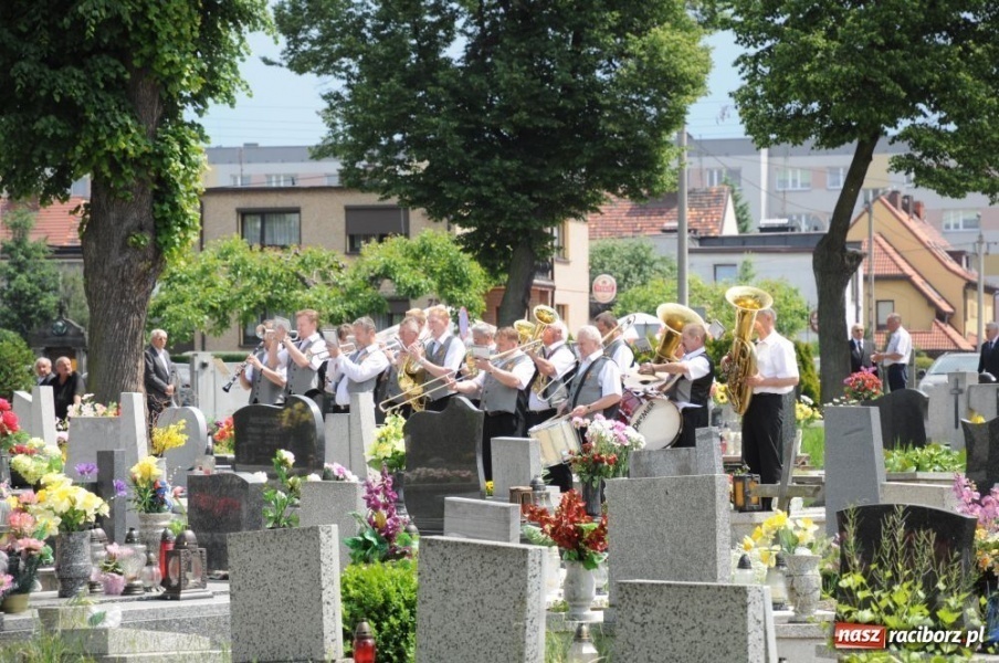 Zdjęcie w galerii na portalu naszraciborz.pl: Dziś pożegnano śp. Piotra Starzyńskiego wiadomości z regionu