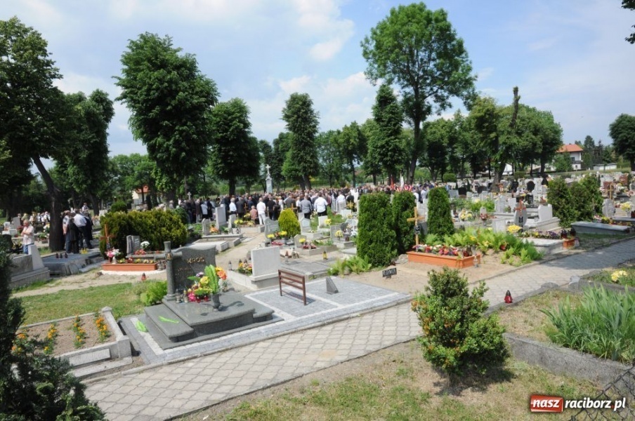 Zdjęcie w galerii na portalu naszraciborz.pl: Dziś pożegnano śp. Piotra Starzyńskiego wiadomości z regionu