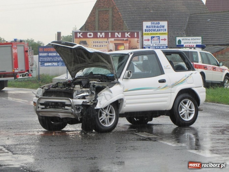 Zdjęcie w galerii na portalu naszraciborz.pl: Trzy osoby ranne na drodze do Pietrowic wiadomości z regionu