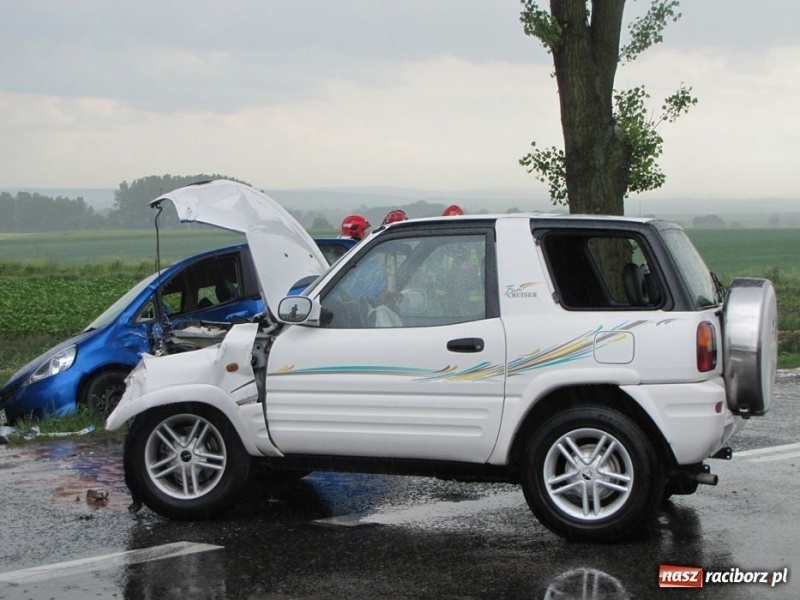 Zdjęcie w galerii na portalu naszraciborz.pl: Trzy osoby ranne na drodze do Pietrowic wiadomości z regionu