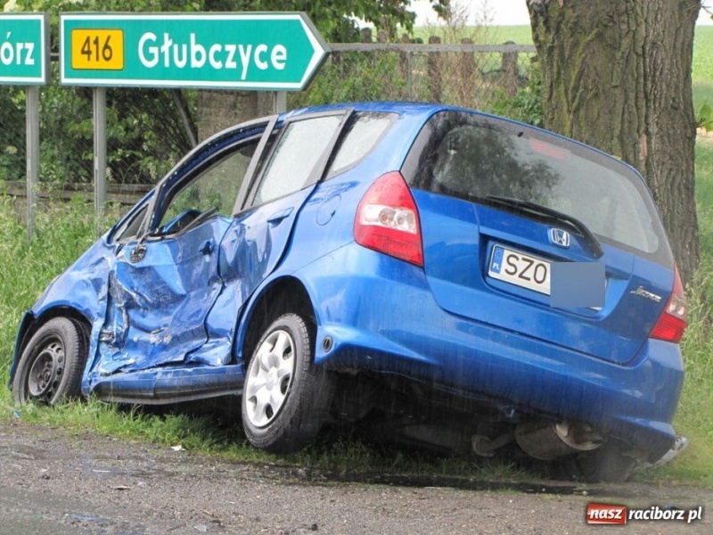 Zdjęcie w galerii na portalu naszraciborz.pl: Trzy osoby ranne na drodze do Pietrowic wiadomości z regionu