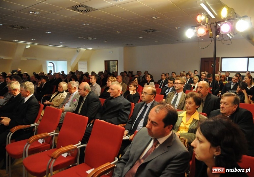 Zdjęcie w galerii na portalu naszraciborz.pl: Filary z profesorem Blikle wiadomości z regionu