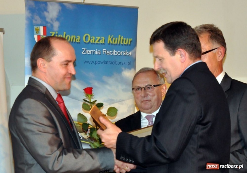 Zdjęcie w galerii na portalu naszraciborz.pl: Filary z profesorem Blikle wiadomości z regionu