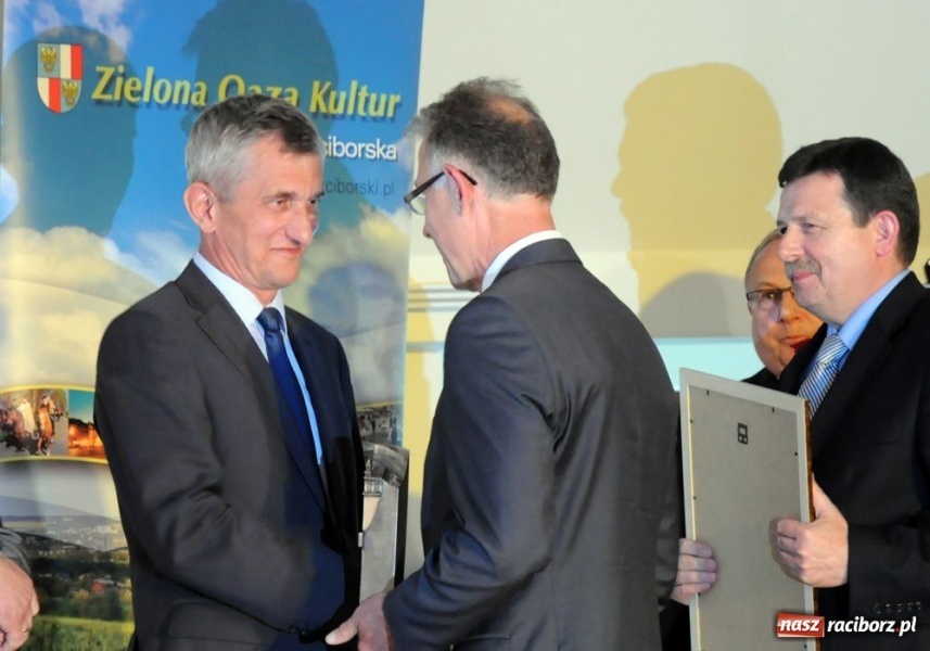 Zdjęcie w galerii na portalu naszraciborz.pl: Filary z profesorem Blikle wiadomości z regionu