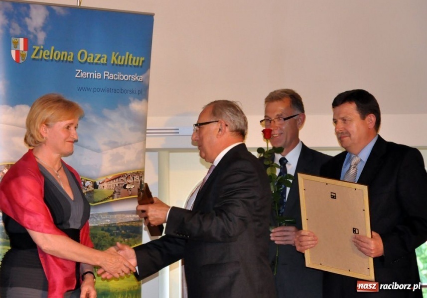 Zdjęcie w galerii na portalu naszraciborz.pl: Filary z profesorem Blikle wiadomości z regionu