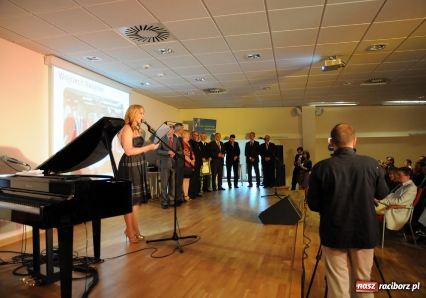 Zdjęcie w galerii na portalu naszraciborz.pl: Filary z profesorem Blikle wiadomości z regionu