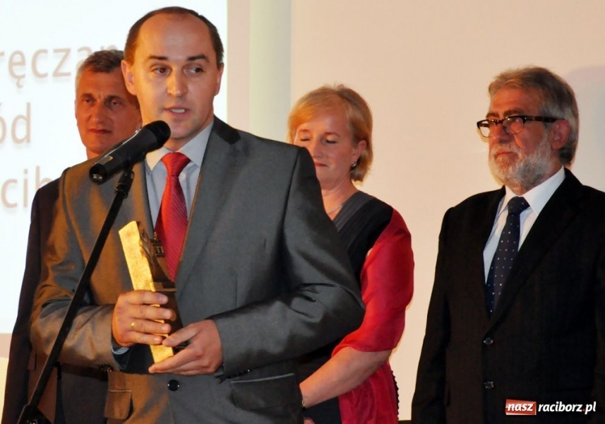 Zdjęcie w galerii na portalu naszraciborz.pl: Filary z profesorem Blikle wiadomości z regionu