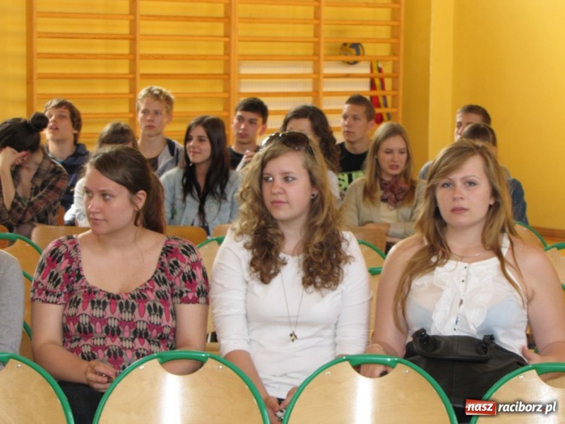 Zdjęcie w galerii na portalu naszraciborz.pl: Ukraińcy na eko-konferencji w II LO wiadomości z regionu