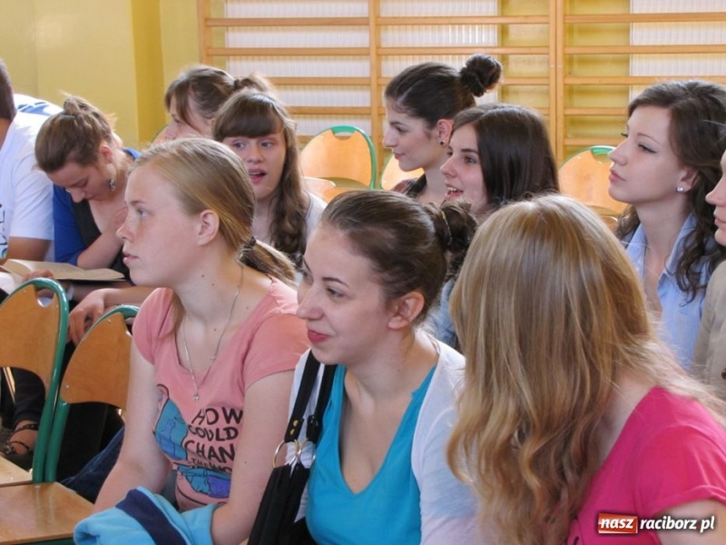 Zdjęcie w galerii na portalu naszraciborz.pl: Ukraińcy na eko-konferencji w II LO wiadomości z regionu