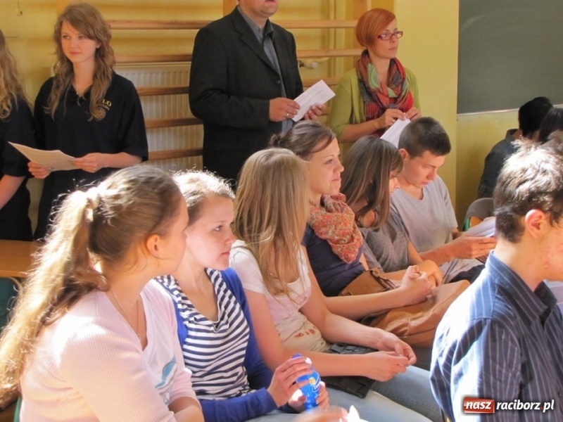 Zdjęcie w galerii na portalu naszraciborz.pl: Ukraińcy na eko-konferencji w II LO wiadomości z regionu