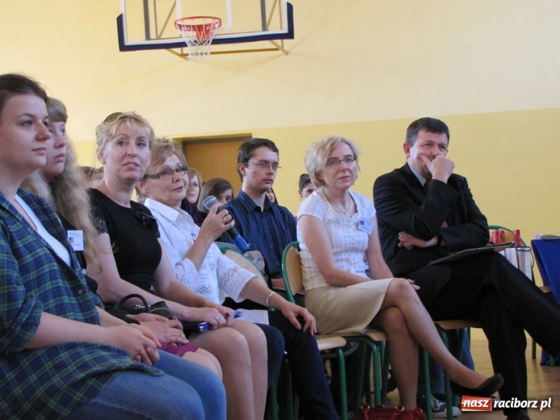 Zdjęcie w galerii na portalu naszraciborz.pl: Ukraińcy na eko-konferencji w II LO wiadomości z regionu