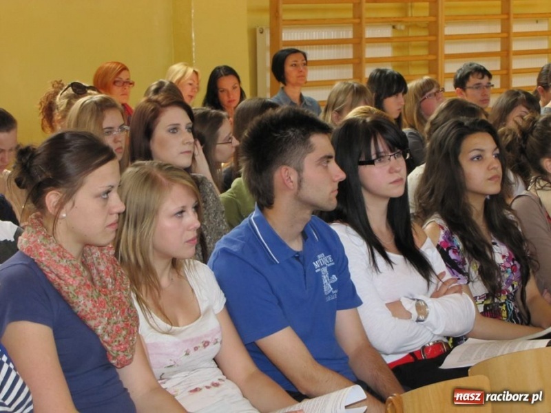 Zdjęcie w galerii na portalu naszraciborz.pl: Ukraińcy na eko-konferencji w II LO wiadomości z regionu