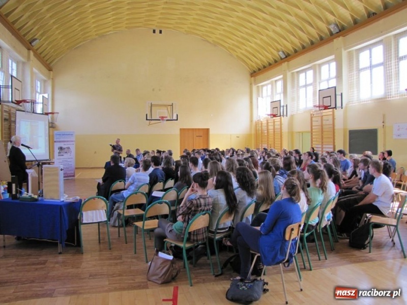 Zdjęcie w galerii na portalu naszraciborz.pl: Ukraińcy na eko-konferencji w II LO wiadomości z regionu
