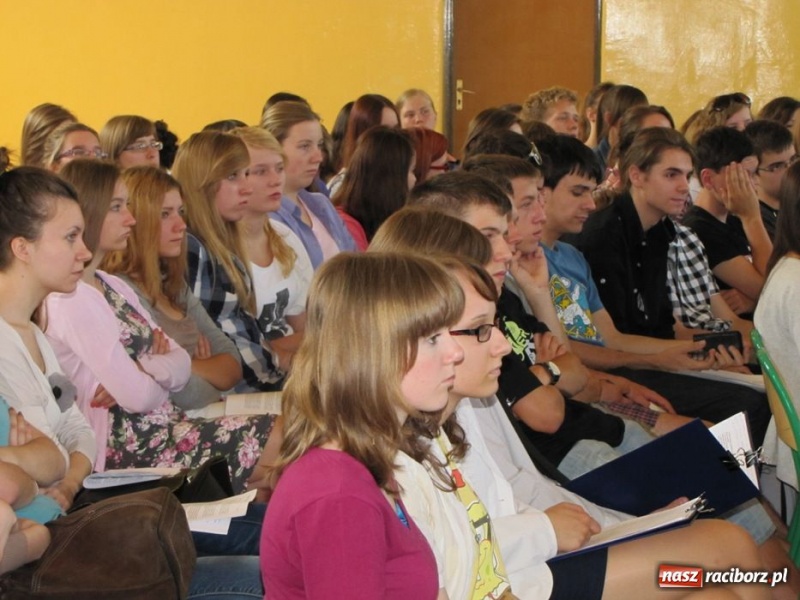 Zdjęcie w galerii na portalu naszraciborz.pl: Ukraińcy na eko-konferencji w II LO wiadomości z regionu