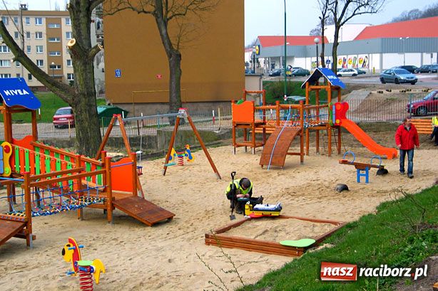 Zdjęcie w galerii na portalu naszraciborz.pl: NIVEA buduje nowoczesne i bezpieczne place zabaw w Twojej okolicy! wiadomości z regionu