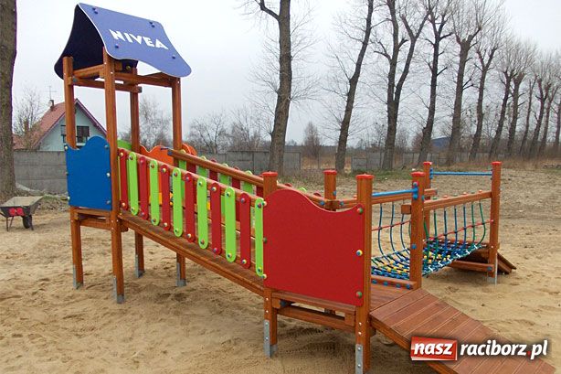Zdjęcie w galerii na portalu naszraciborz.pl: NIVEA buduje nowoczesne i bezpieczne place zabaw w Twojej okolicy! wiadomości z regionu