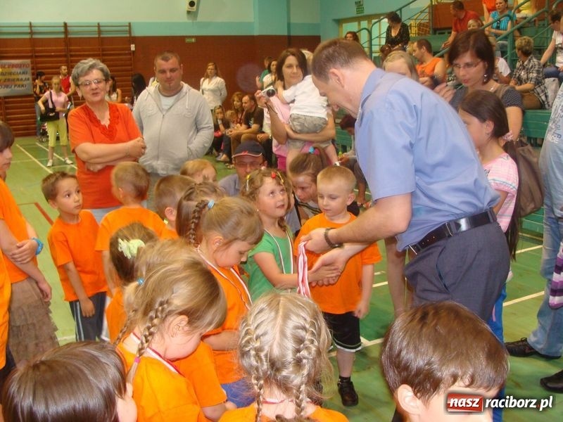 Zdjęcie w galerii na portalu naszraciborz.pl: Funkcjonariusze SW w przedszkolu wiadomości z regionu
