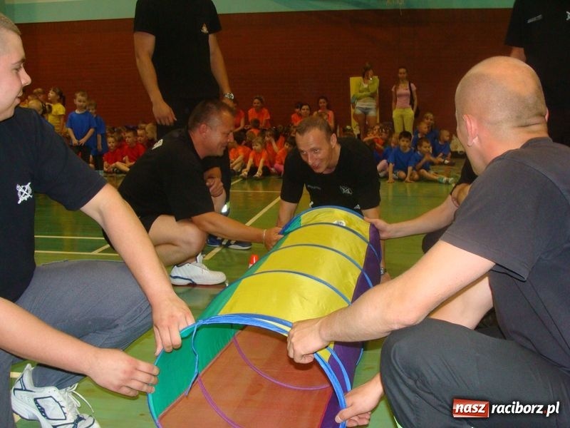 Zdjęcie w galerii na portalu naszraciborz.pl: Funkcjonariusze SW w przedszkolu wiadomości z regionu