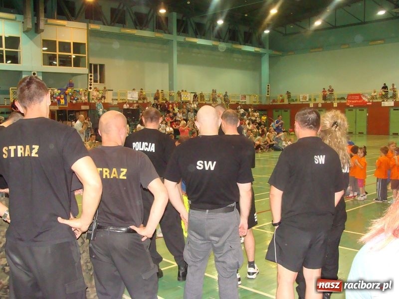 Zdjęcie w galerii na portalu naszraciborz.pl: Funkcjonariusze SW w przedszkolu wiadomości z regionu