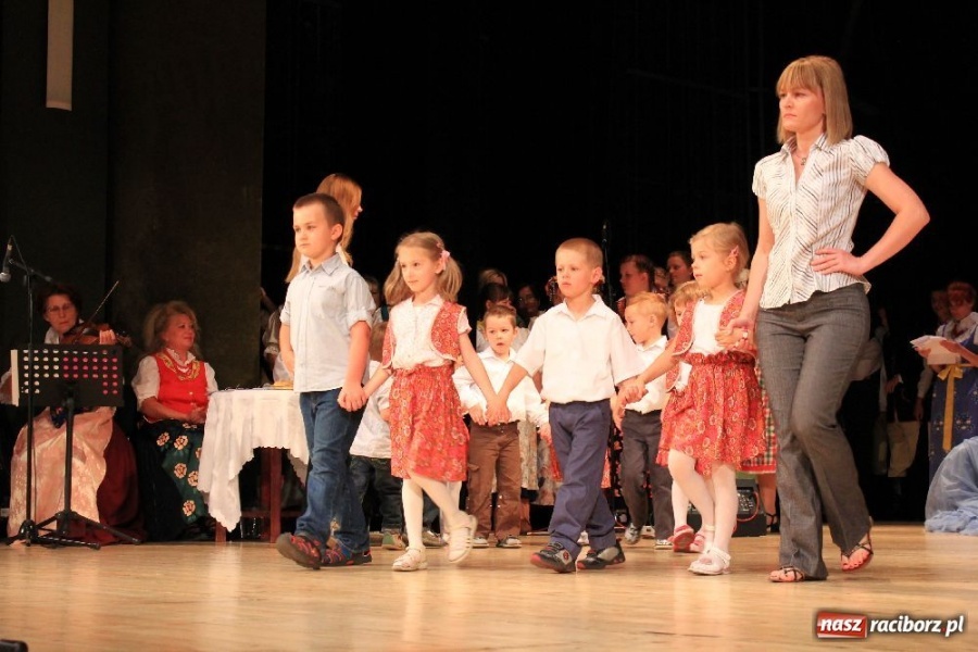 Zdjęcie w galerii na portalu naszraciborz.pl: Z biegiem Odry, XI edycja Bajtel Gali wiadomości z regionu