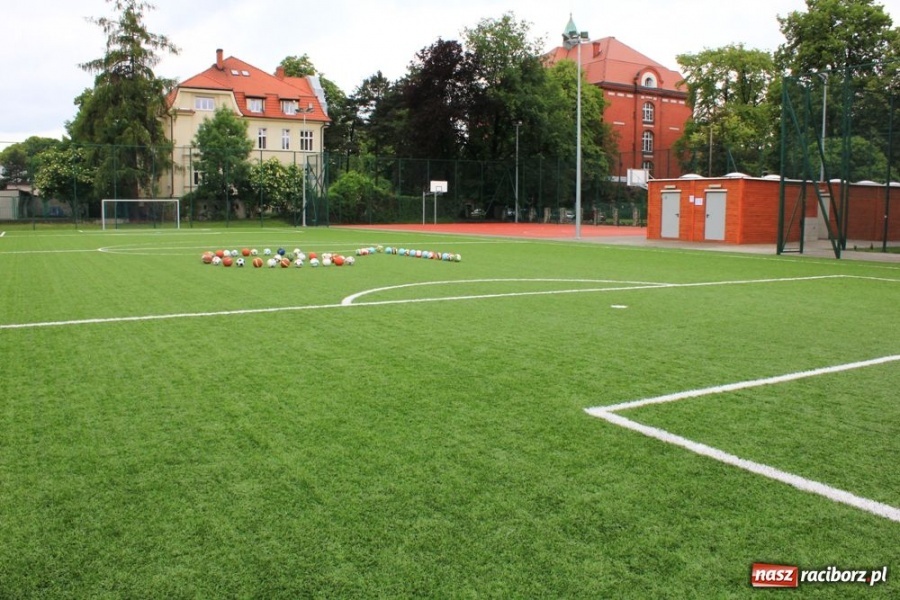 Zdjęcie w galerii na portalu naszraciborz.pl: Oficjalne otwarcie Orlika przy G 1 wiadomości z regionu