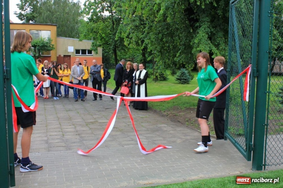 Zdjęcie w galerii na portalu naszraciborz.pl: Oficjalne otwarcie Orlika przy G 1 wiadomości z regionu