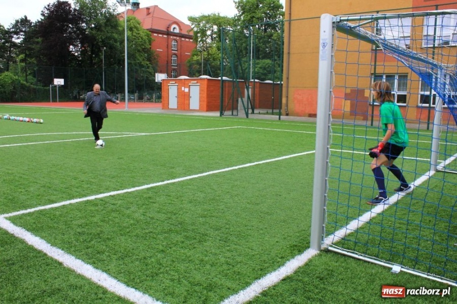 Zdjęcie w galerii na portalu naszraciborz.pl: Oficjalne otwarcie Orlika przy G 1 wiadomości z regionu