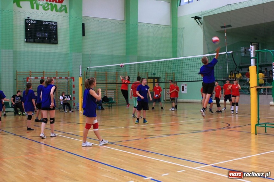 Zdjęcie w galerii na portalu naszraciborz.pl: Gimnazjaliści rywalizowali w Arenie Rafako wiadomości z regionu