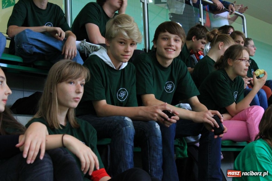 Zdjęcie w galerii na portalu naszraciborz.pl: Gimnazjaliści rywalizowali w Arenie Rafako wiadomości z regionu