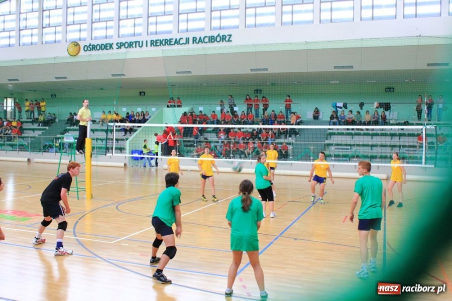 Zdjęcie w galerii na portalu naszraciborz.pl: Gimnazjaliści rywalizowali w Arenie Rafako wiadomości z regionu