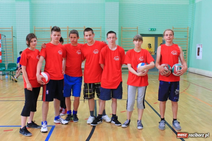 Zdjęcie w galerii na portalu naszraciborz.pl: Gimnazjaliści rywalizowali w Arenie Rafako wiadomości z regionu