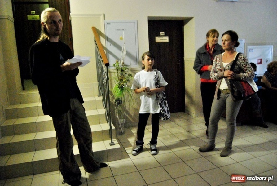 Zdjęcie w galerii na portalu naszraciborz.pl: Niecodzienna kąpiel w dźwiękach wiadomości z regionu