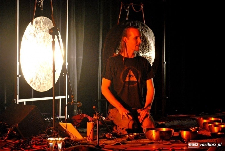 Zdjęcie w galerii na portalu naszraciborz.pl: Niecodzienna kąpiel w dźwiękach wiadomości z regionu