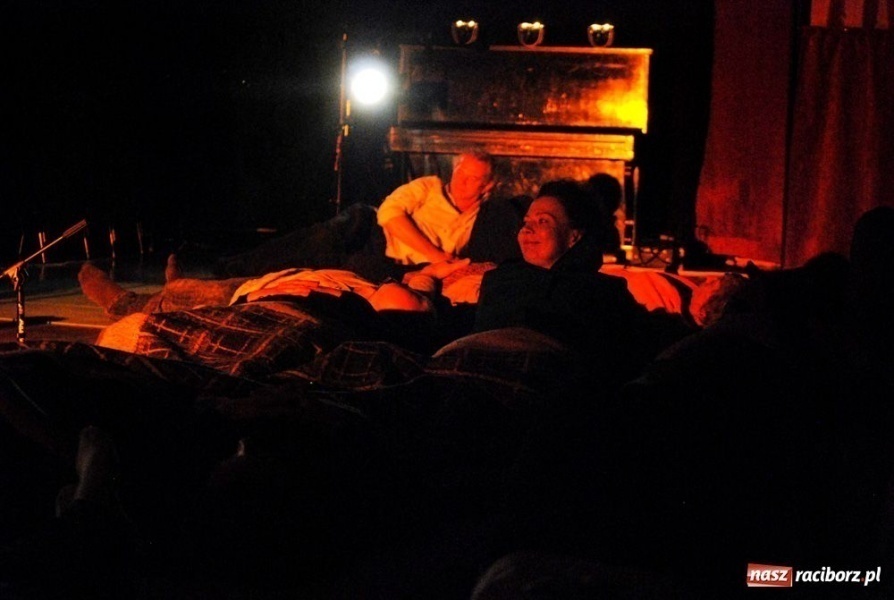 Zdjęcie w galerii na portalu naszraciborz.pl: Niecodzienna kąpiel w dźwiękach wiadomości z regionu