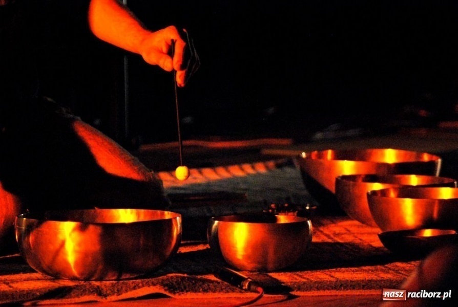 Zdjęcie w galerii na portalu naszraciborz.pl: Niecodzienna kąpiel w dźwiękach wiadomości z regionu