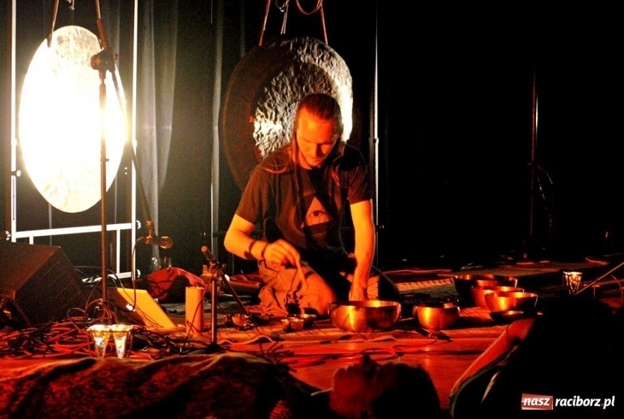 Zdjęcie w galerii na portalu naszraciborz.pl: Niecodzienna kąpiel w dźwiękach wiadomości z regionu