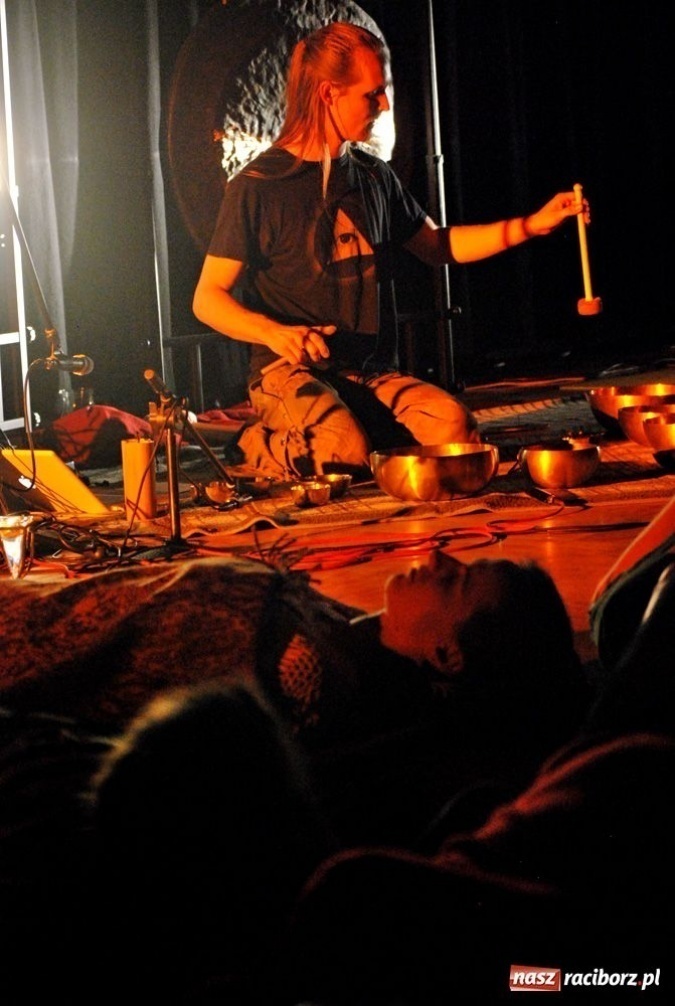 Zdjęcie w galerii na portalu naszraciborz.pl: Niecodzienna kąpiel w dźwiękach wiadomości z regionu