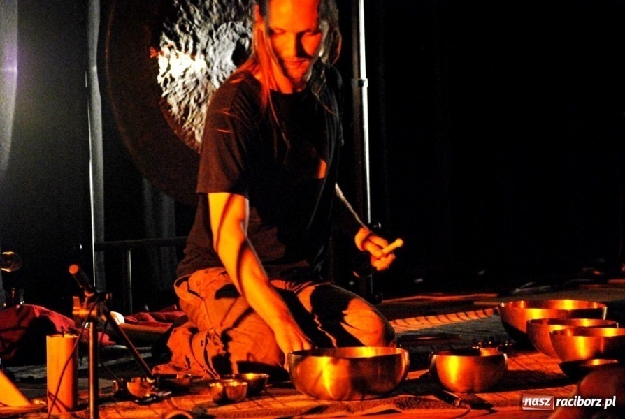 Zdjęcie w galerii na portalu naszraciborz.pl: Niecodzienna kąpiel w dźwiękach wiadomości z regionu