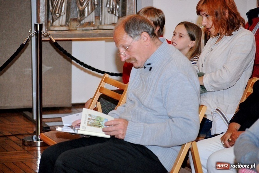 Zdjęcie w galerii na portalu naszraciborz.pl: Z hukiem rozpoczęli wieczór w Muzeum wiadomości z regionu