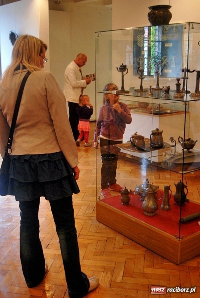 Zdjęcie w galerii na portalu naszraciborz.pl: Z hukiem rozpoczęli wieczór w Muzeum wiadomości z regionu