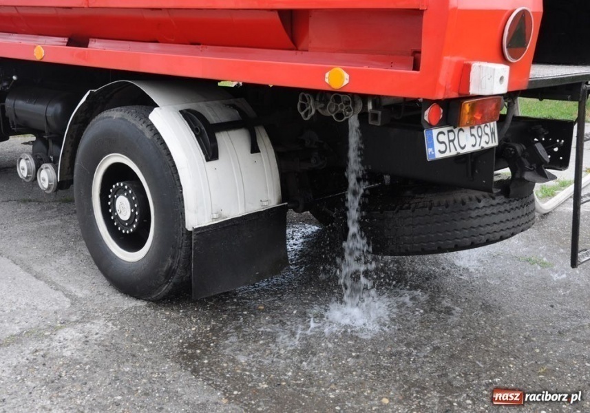 Zdjęcie w galerii na portalu naszraciborz.pl: Pożar magazynu w RSP Krzanowice wiadomości z regionu