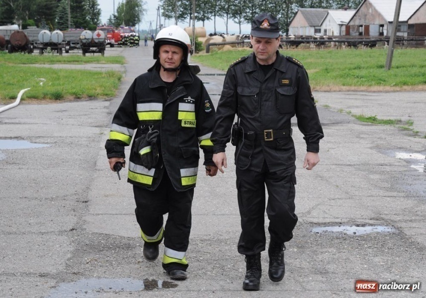 Zdjęcie w galerii na portalu naszraciborz.pl: Pożar magazynu w RSP Krzanowice wiadomości z regionu