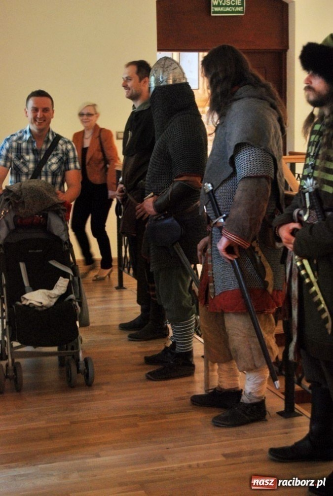 Zdjęcie w galerii na portalu naszraciborz.pl: Fascynujący świat filmu na zamku wiadomości z regionu