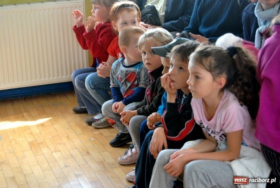 Zdjęcie w galerii na portalu naszraciborz.pl: Kopciuszek z humorem na Ocicach wiadomości z regionu