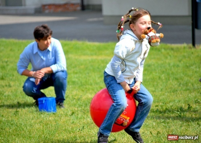 Zdjęcie w galerii na portalu naszraciborz.pl: Kopciuszek z humorem na Ocicach wiadomości z regionu