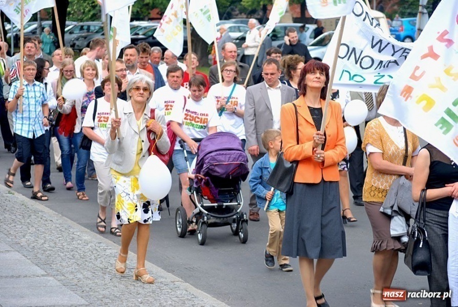 Zdjęcie w galerii na portalu naszraciborz.pl: Raciborski Marsz dla Życia i Rodziny wiadomości z regionu