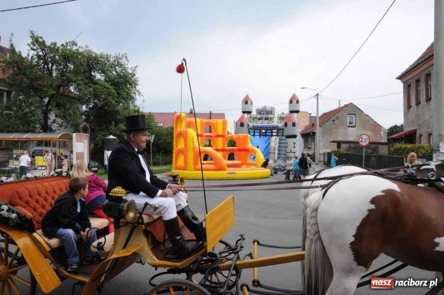 Zdjęcie w galerii na portalu naszraciborz.pl: Na Płoni świętują 80. urodziny parafii wiadomości z regionu