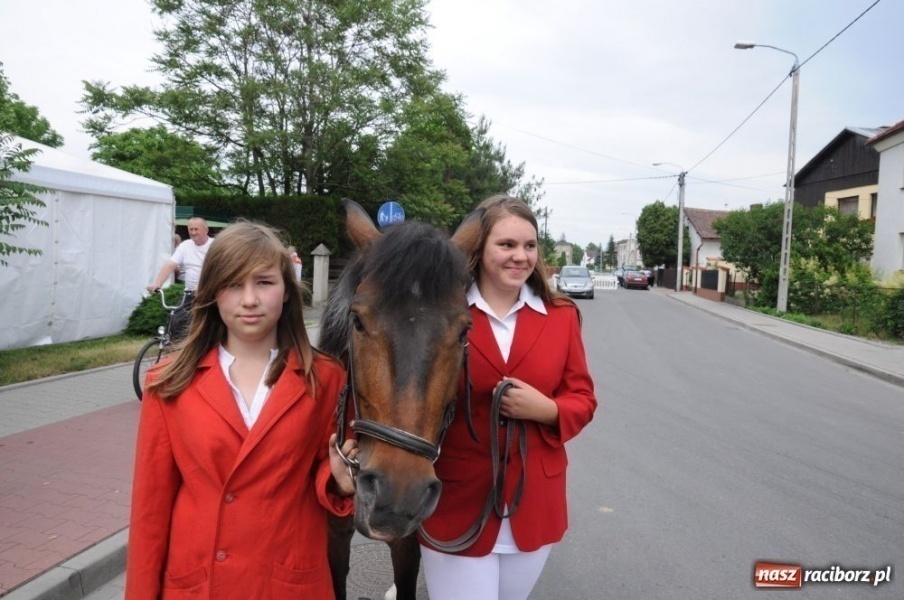 Zdjęcie w galerii na portalu naszraciborz.pl: Na Płoni świętują 80. urodziny parafii wiadomości z regionu